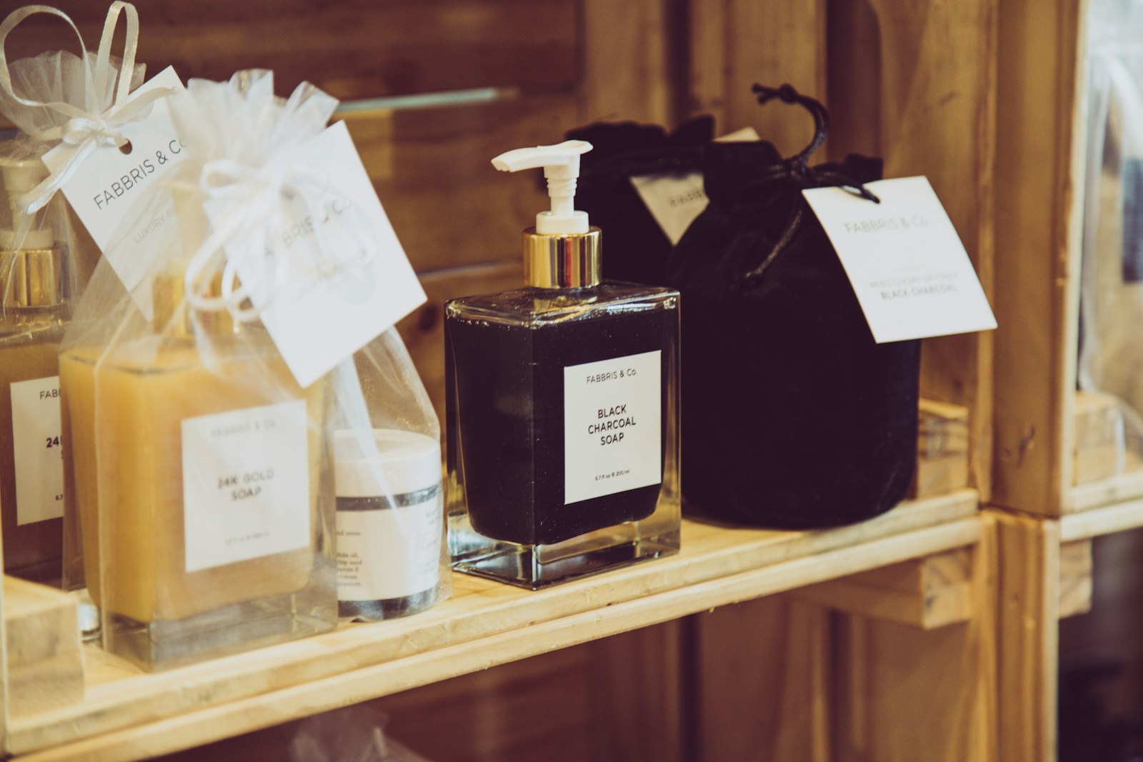 Sera — dark black fragrance bottle